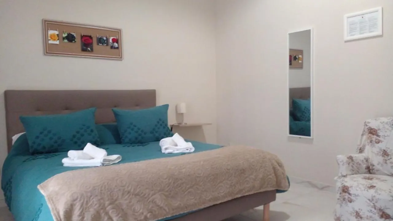 La Rosa Rossa Hotell Bari 0*,  Italien